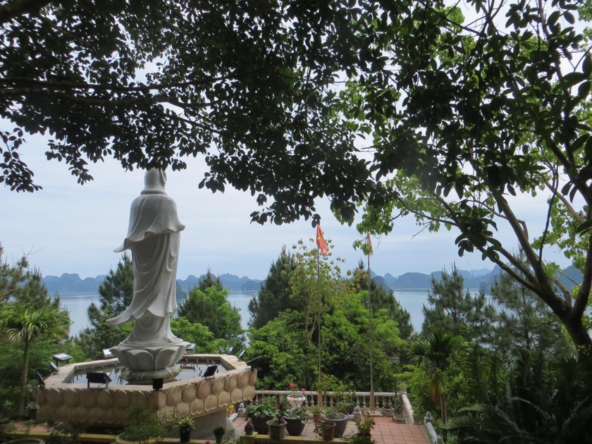 Ở một đảo lớn nổi tiếng của Quảng Ninh có ngôi đền thiêng thờ cháu nội Trần Thủ Độ, ông là ai?- Ảnh 7.