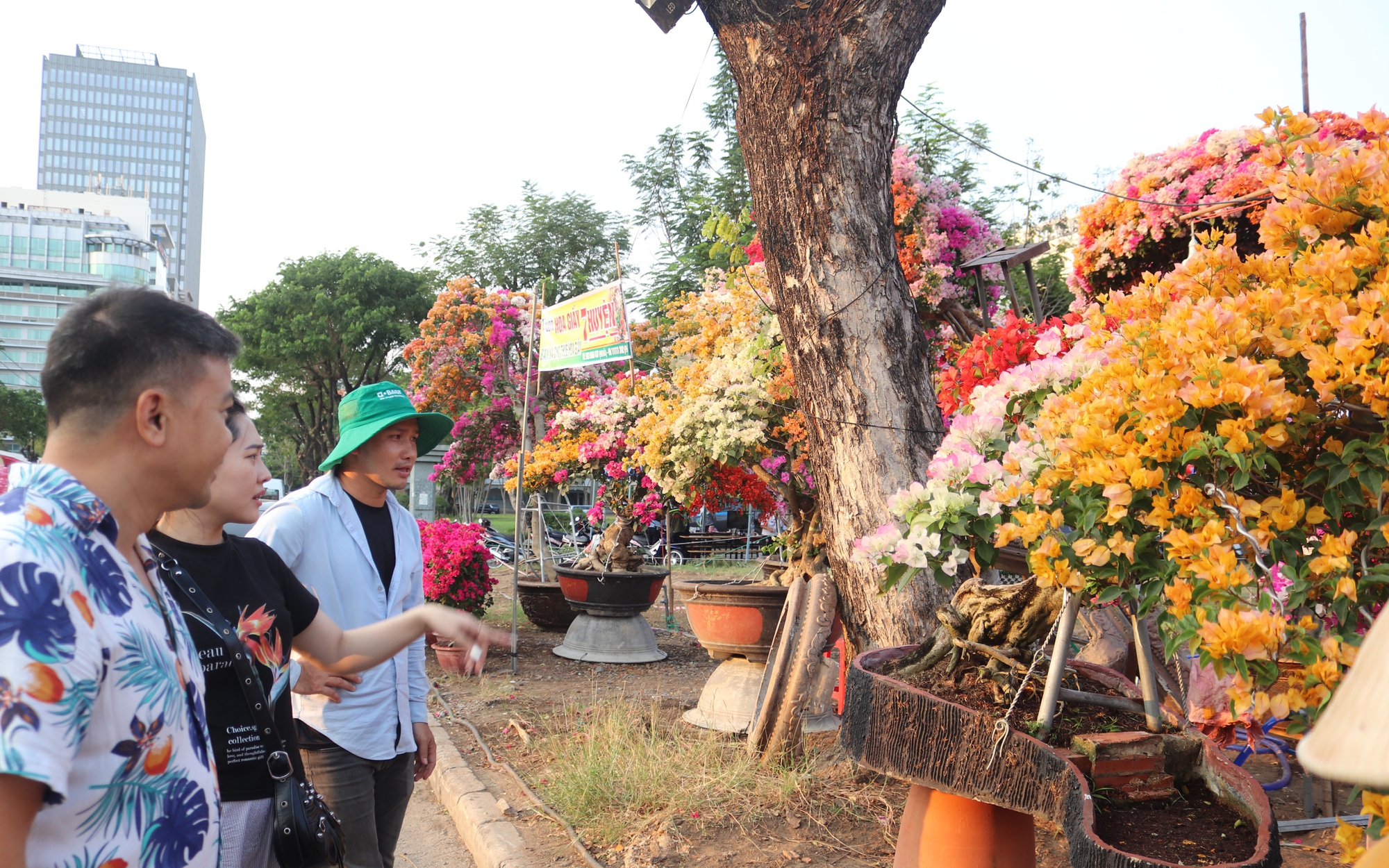 Chợ hoa Tết Phú Mỹ Hưng đã bán nhiều cây trăm triệu đồng