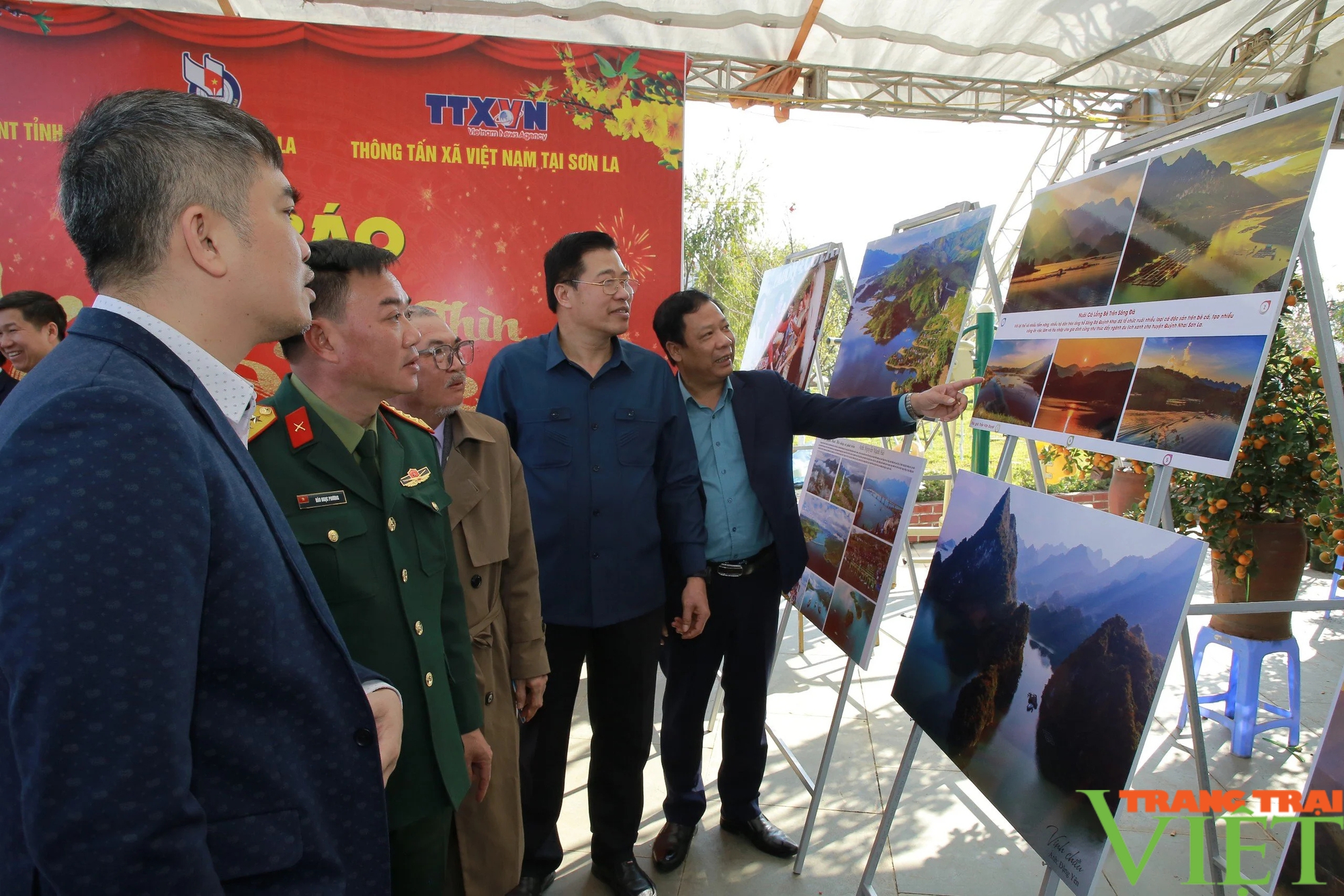 Gần 400 ấn phẩm sách, báo, tạp chí đặc sắc tại Hội báo xuân Giáp Thìn tỉnh Sơn La năm 2024- Ảnh 6.