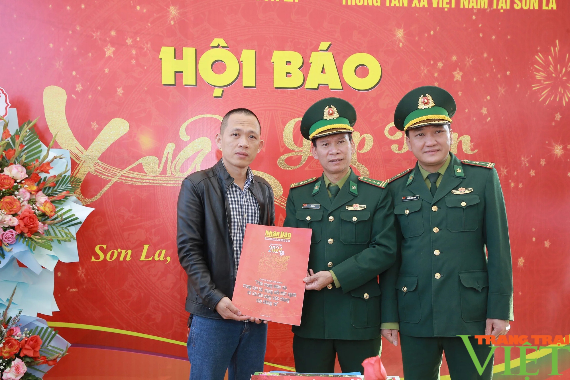 Gần 400 ấn phẩm sách, báo, tạp chí đặc sắc tại Hội báo xuân Giáp Thìn tỉnh Sơn La năm 2024- Ảnh 7.