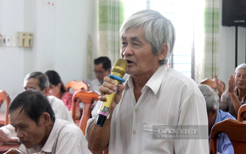 Tại kỳ tiếp xúc cử tri, ông Nguyễn Văn Ba, cán bộ Hội Nông dân phường Bình Nhâm đề nghị tỉnh Bình Dương có biện pháp hỗ trợ giữ nghề làm mứt gừng truyền thống. Ảnh: Nguyên Vỹ