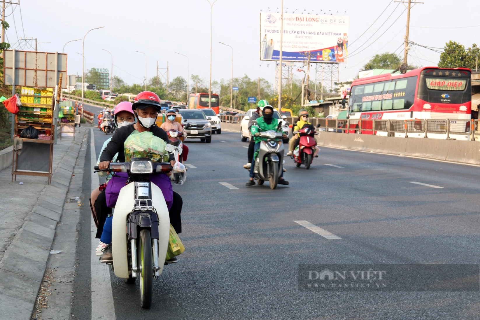 Cửa ngõ TP.HCM thông thoáng trong buổi chiều Chủ nhật cuối cùng năm Quý Mão- Ảnh 2.