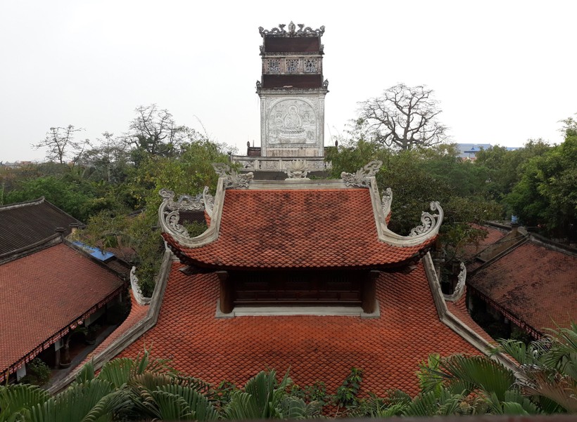 Ở Nam Định có ngôi chùa xây từ thế kỷ 12 với quả chuông khổng lồ úp dưới ao, tòa cửu phẩm liên hoa- Ảnh 1.