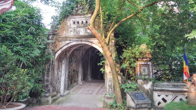 Ở Nam Định có ngôi chùa xây từ thế kỷ 12 với quả chuông khổng lồ úp dưới ao, tòa cửu phẩm liên hoa- Ảnh 7.