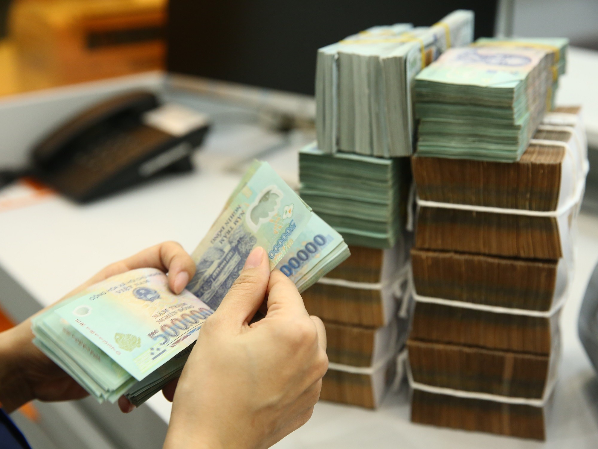 Một cựu nhân viên ngân hàng ở Quảng Bình huy động gần trăm tỷ đồng, ôm tiền bỏ trốn- Ảnh 1.