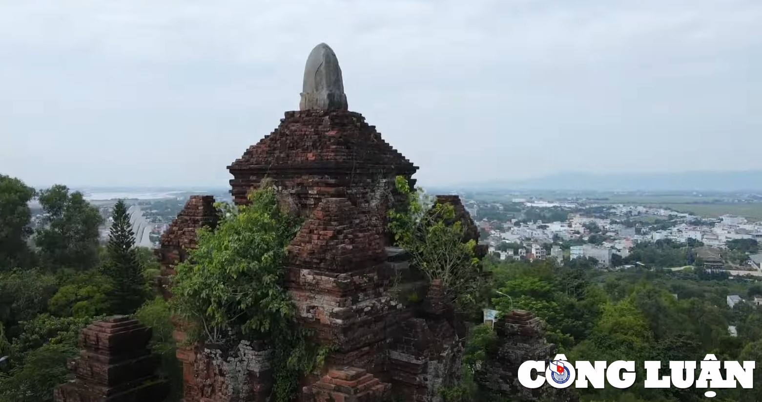 Ở đỉnh núi nổi tiếng Phú Yên có một tháp Champa cổ xây bằng thứ gạch nhẹ hơn 1,3 lần so với gạch thường- Ảnh 3.