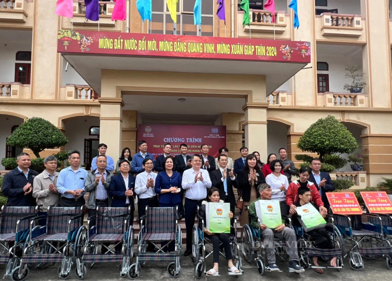 Hội Nông dân tỉnh Hải Dương tặng 50 xe lăn, 100 suất quà Tết cho hội viên khuyết tật, hoàn cảnh khó khăn- Ảnh 5.