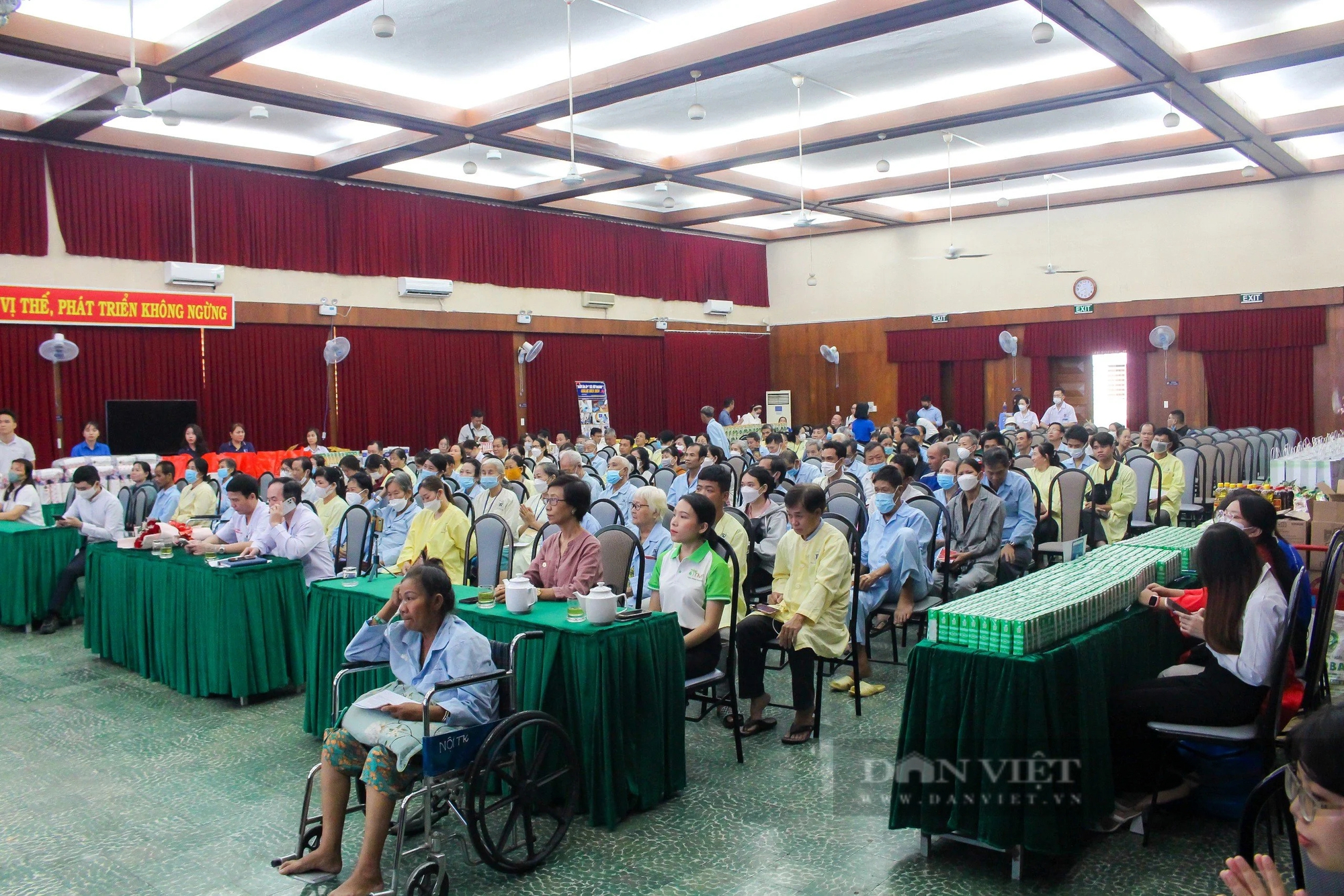 Đem mùa xuân yêu thương vào bệnh viện- Ảnh 12.