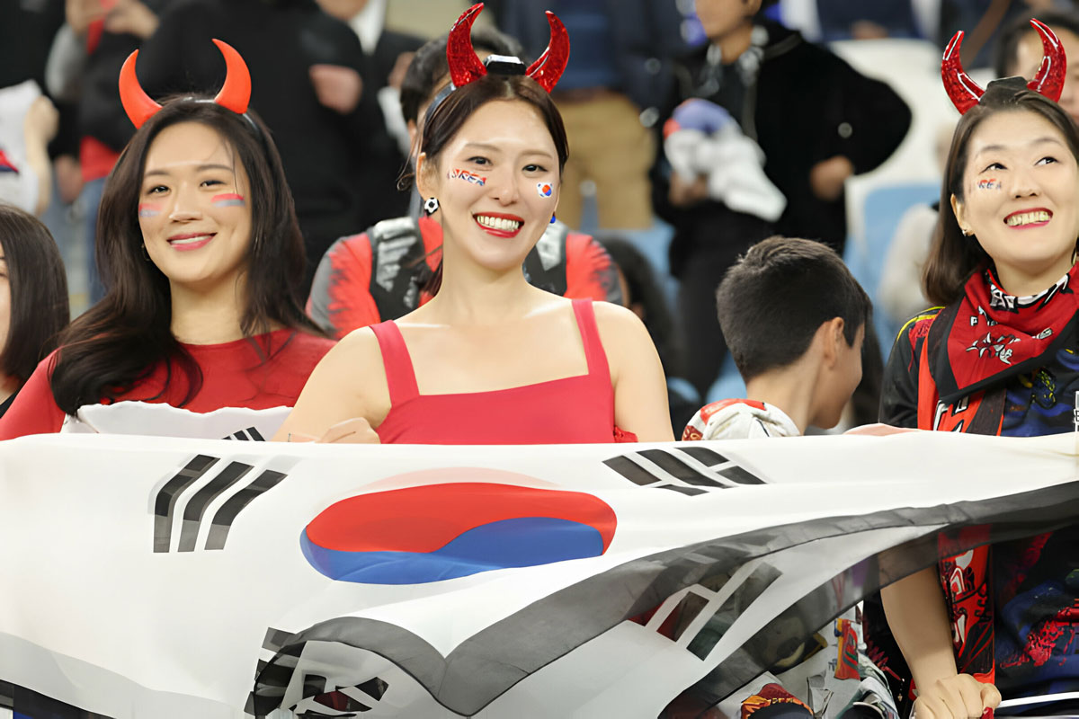 Mê mẩn với nhan sắc dàn CĐV Hàn Quốc tại Asian Cup 2024- Ảnh 4.