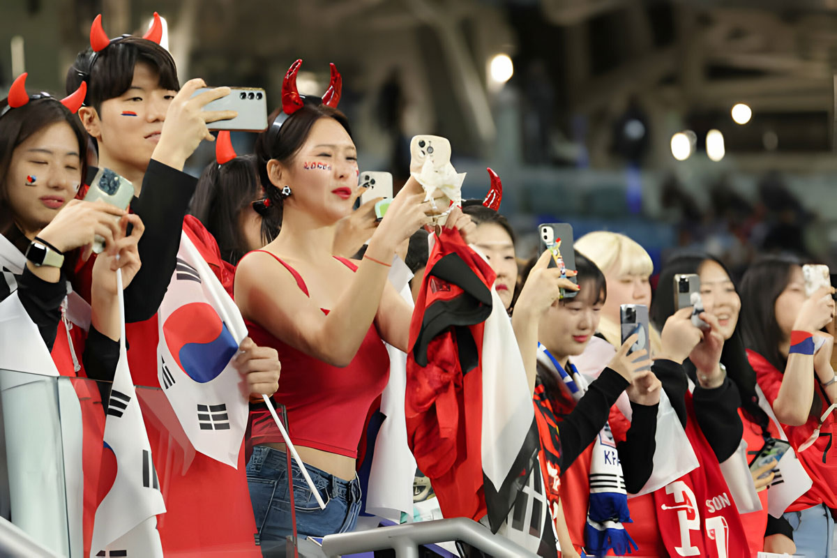 Mê mẩn với nhan sắc dàn CĐV Hàn Quốc tại Asian Cup 2024- Ảnh 9.