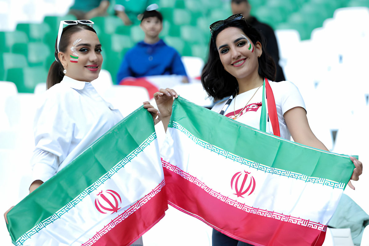 “Quên lối về” trước vẻ đẹp của các CĐV Iran tại Asian Cup 2024- Ảnh 10.