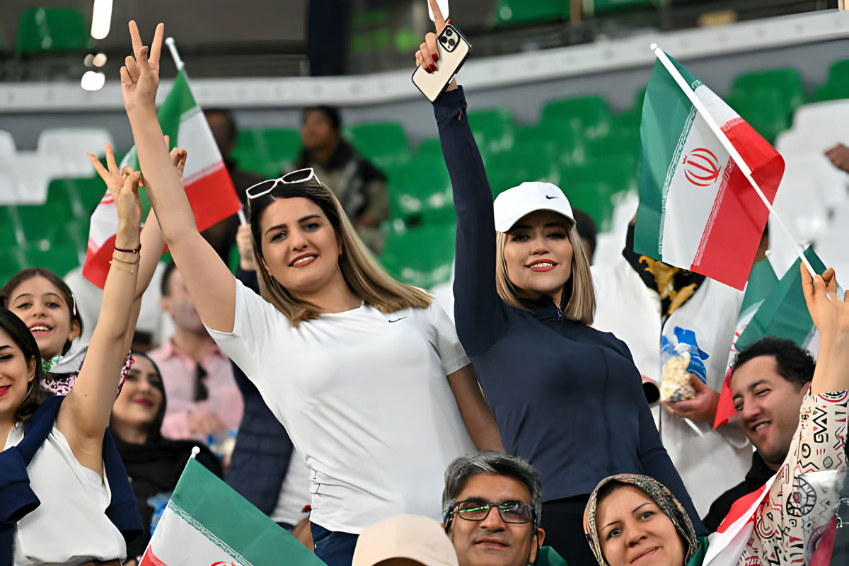 “Quên lối về” trước vẻ đẹp của các CĐV Iran tại Asian Cup 2024- Ảnh 5.