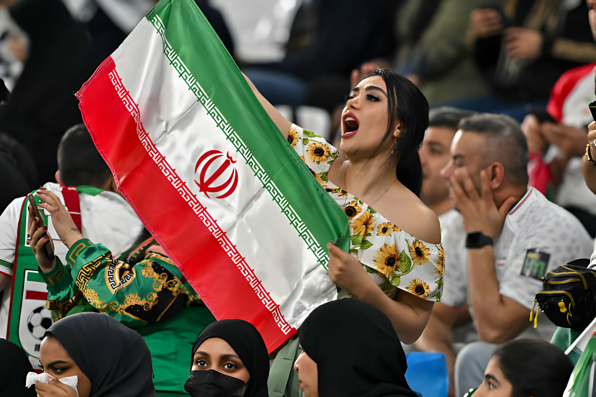 “Quên lối về” trước vẻ đẹp của các CĐV Iran tại Asian Cup 2024- Ảnh 9.