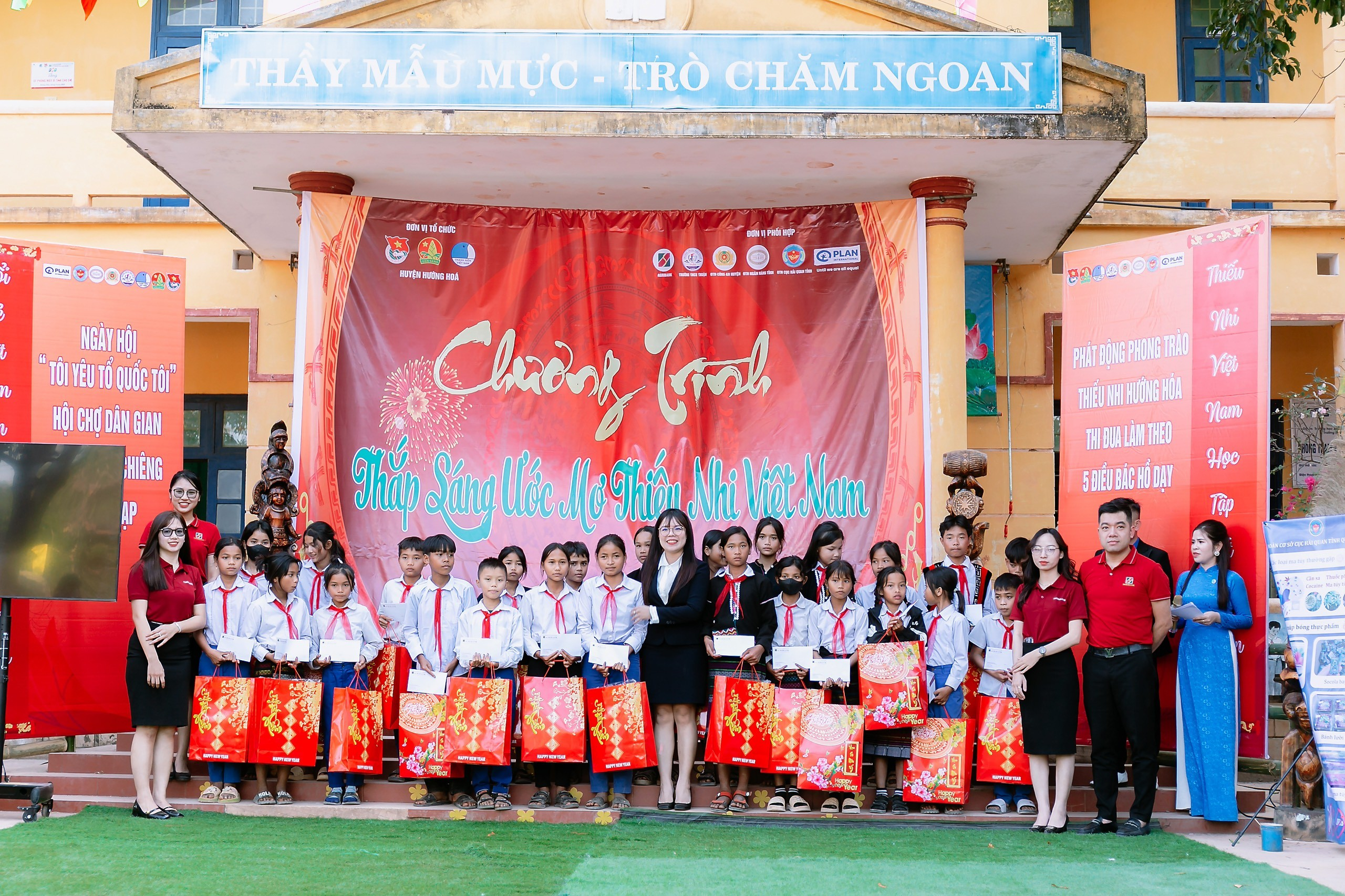 Đoàn Thanh niên Agribank Quảng Trị chung tay “Thắp sáng ước mơ thiếu nhi Việt Nam” năm 2024- Ảnh 2.
