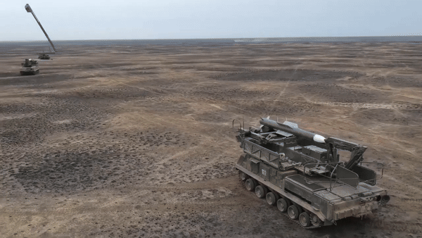 Cận cảnh tổ hợp phòng không Buk-M1 Nga đánh chặn tên lửa HIMARS- Ảnh 16.