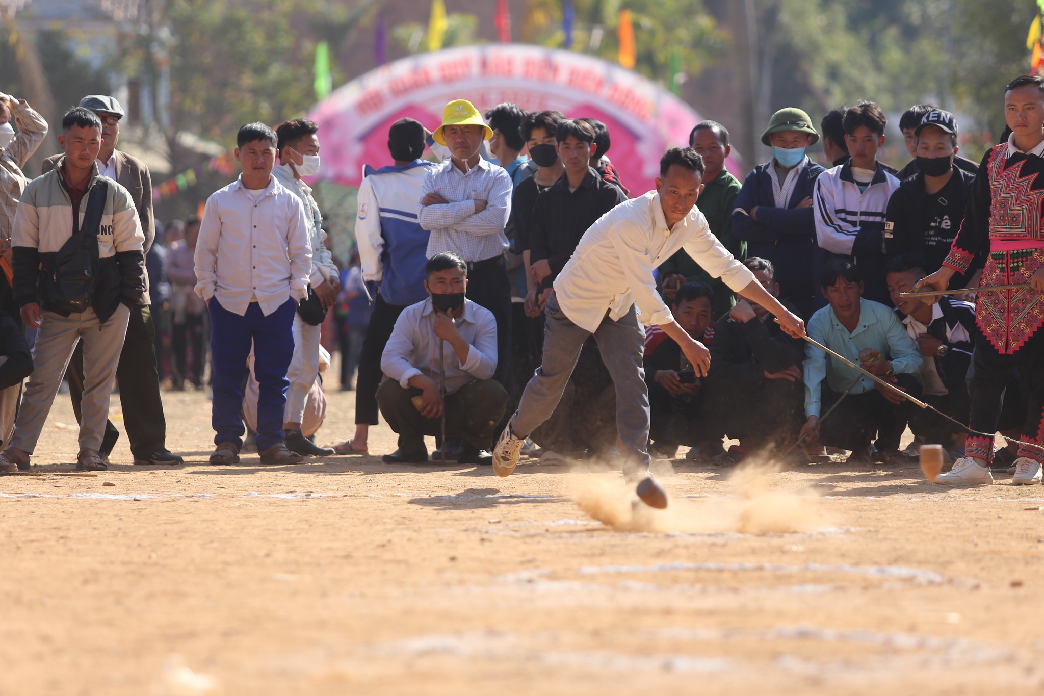 Điện Biên tổ chức Hội thi đấu bò truyền thống mừng Xuân Giáp Thìn 2024- Ảnh 3.