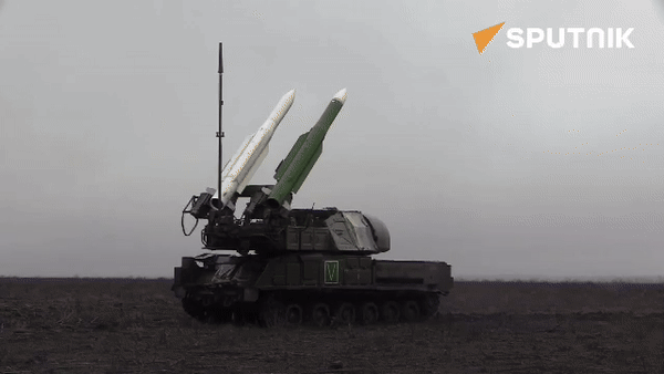 Cận cảnh tổ hợp phòng không Buk-M1 Nga đánh chặn tên lửa HIMARS- Ảnh 4.