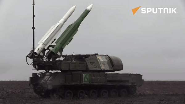 Cận cảnh tổ hợp phòng không Buk-M1 Nga đánh chặn tên lửa HIMARS- Ảnh 7.