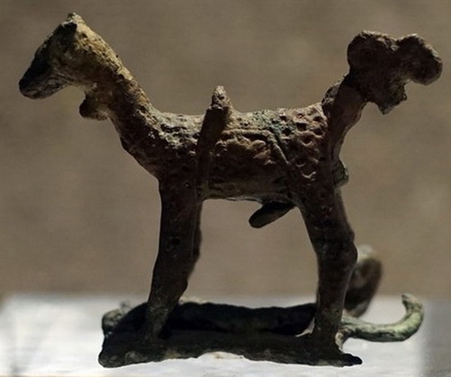 Nơi ven sông Đồng Nai ở Bình Dương, qua 4 lần đào khảo cổ, phát hiện cổ vật là tượng con thú lạ mõm dài- Ảnh 1.
