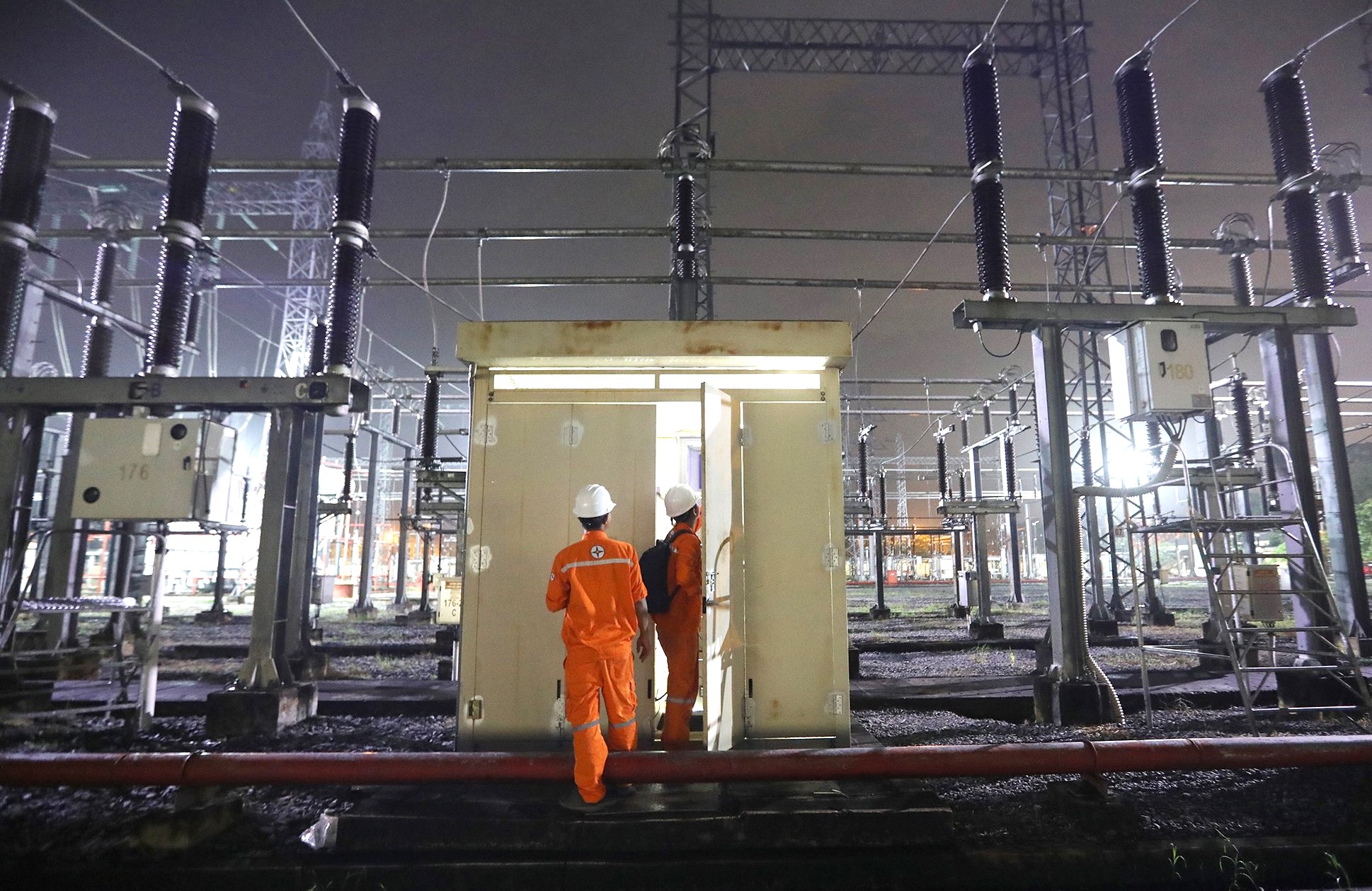 Tổng công ty Điện lực miền Nam: Sẵn sàng đảm bảo điện dịp Tết Giáp Thìn 2024- Ảnh 2.