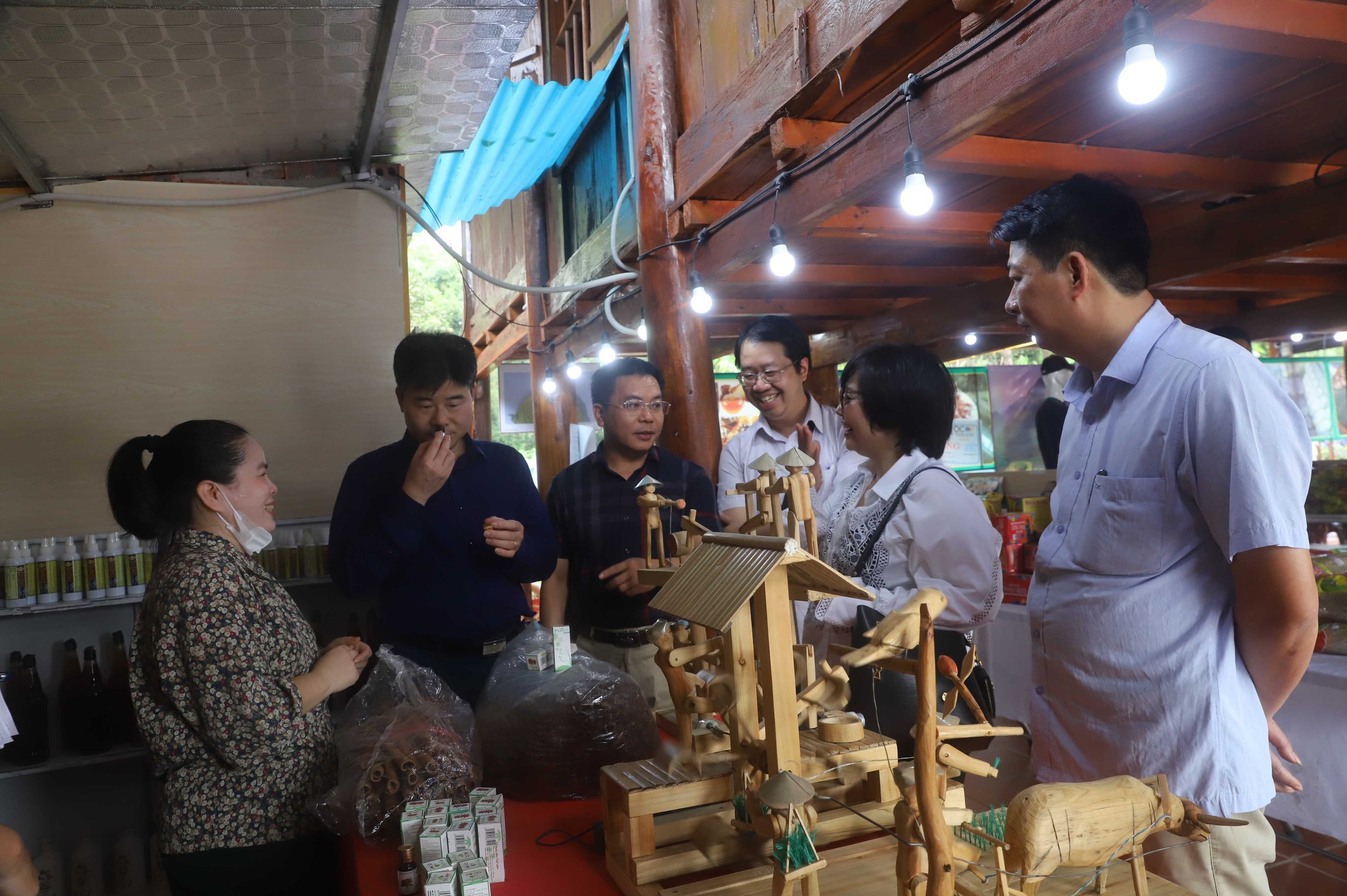 Quảng Ninh có 2 huyện đạt chuẩn nông thôn mới nâng cao đầu tiên trong cả nước - Ảnh 3.
