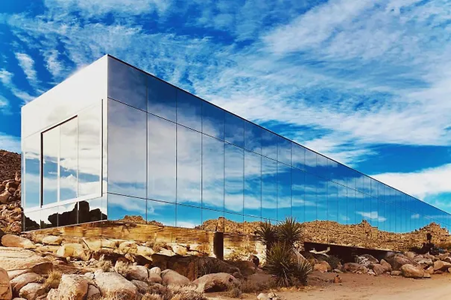 Bên trong "ngôi nhà tàng hình" gần 440 tỷ đồng nằm giữa sa mạc- Ảnh 2.