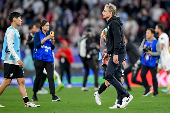 Đội nhà thất bại, truyền thông Hàn Quốc đòi sa thải HLV  Klinsmann ngay lập tức- Ảnh 1.