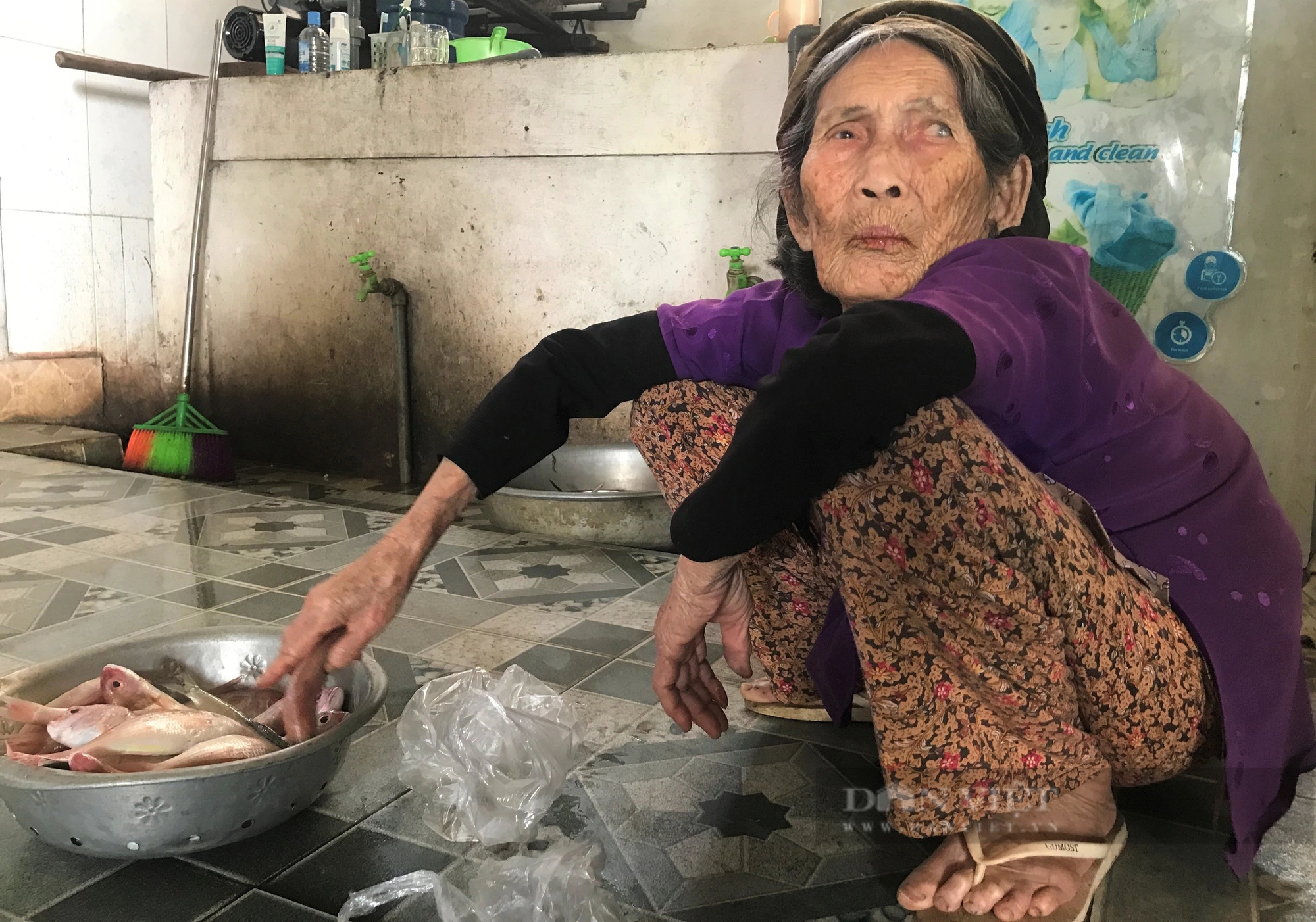 Vào làng trường thọ ở Nghệ An, gặp cụ bà 106 tuổi vẫn thái rau nuôi gà, ai bắt chuyện cũng bất ngờ thán phục- Ảnh 2.