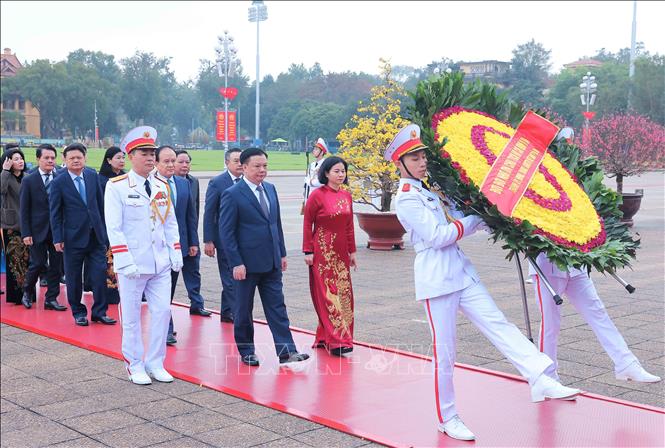 Lãnh đạo Đảng và Nhà nước vào Lăng viếng Bác nhân dịp Tết Nguyên đán Giáp Thìn 2024- Ảnh 3.