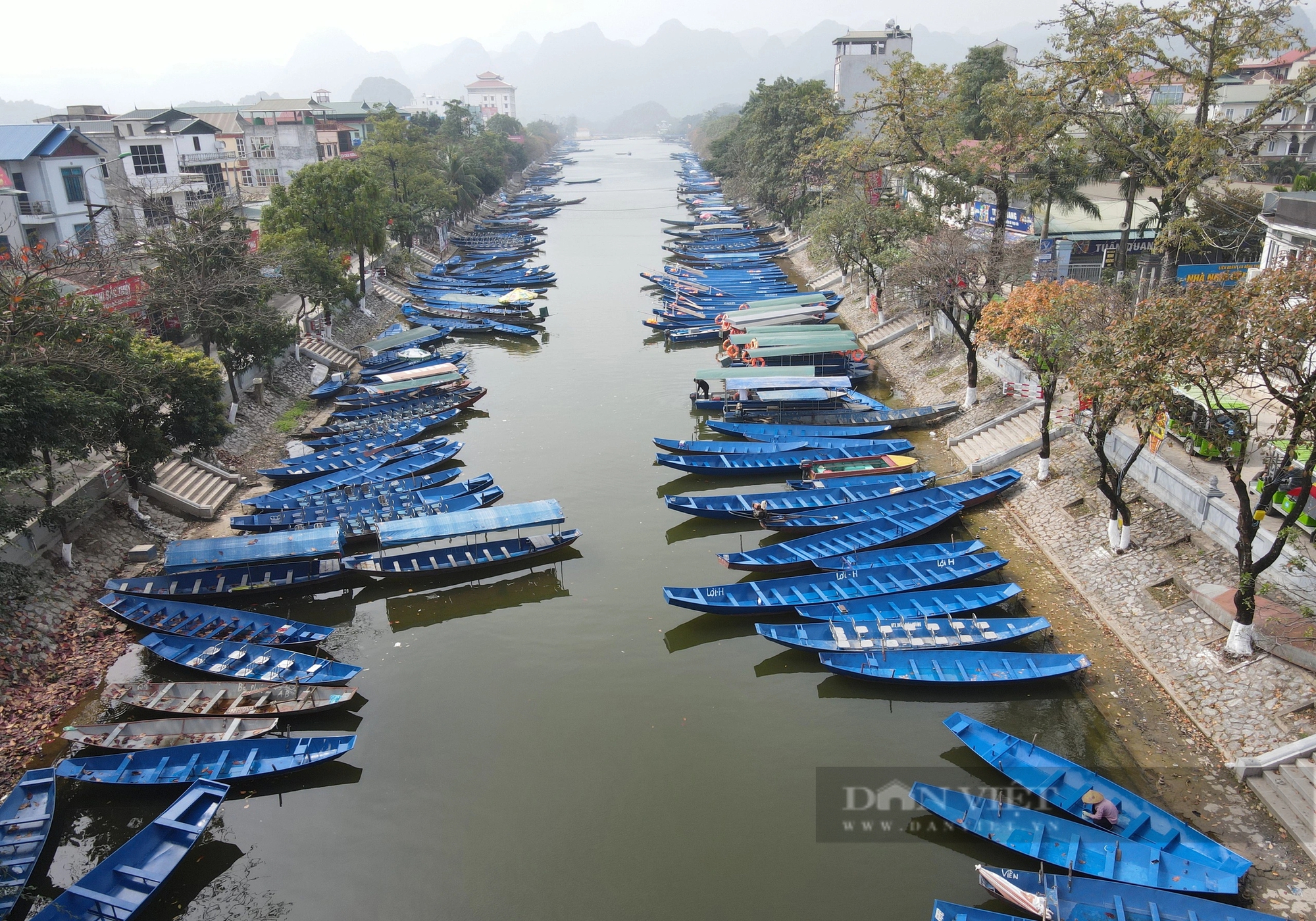 Hàng nghìn chiếc đò thân thiện với môi trường sẵn sàng chở khách tại Chùa Hương- Ảnh 2.