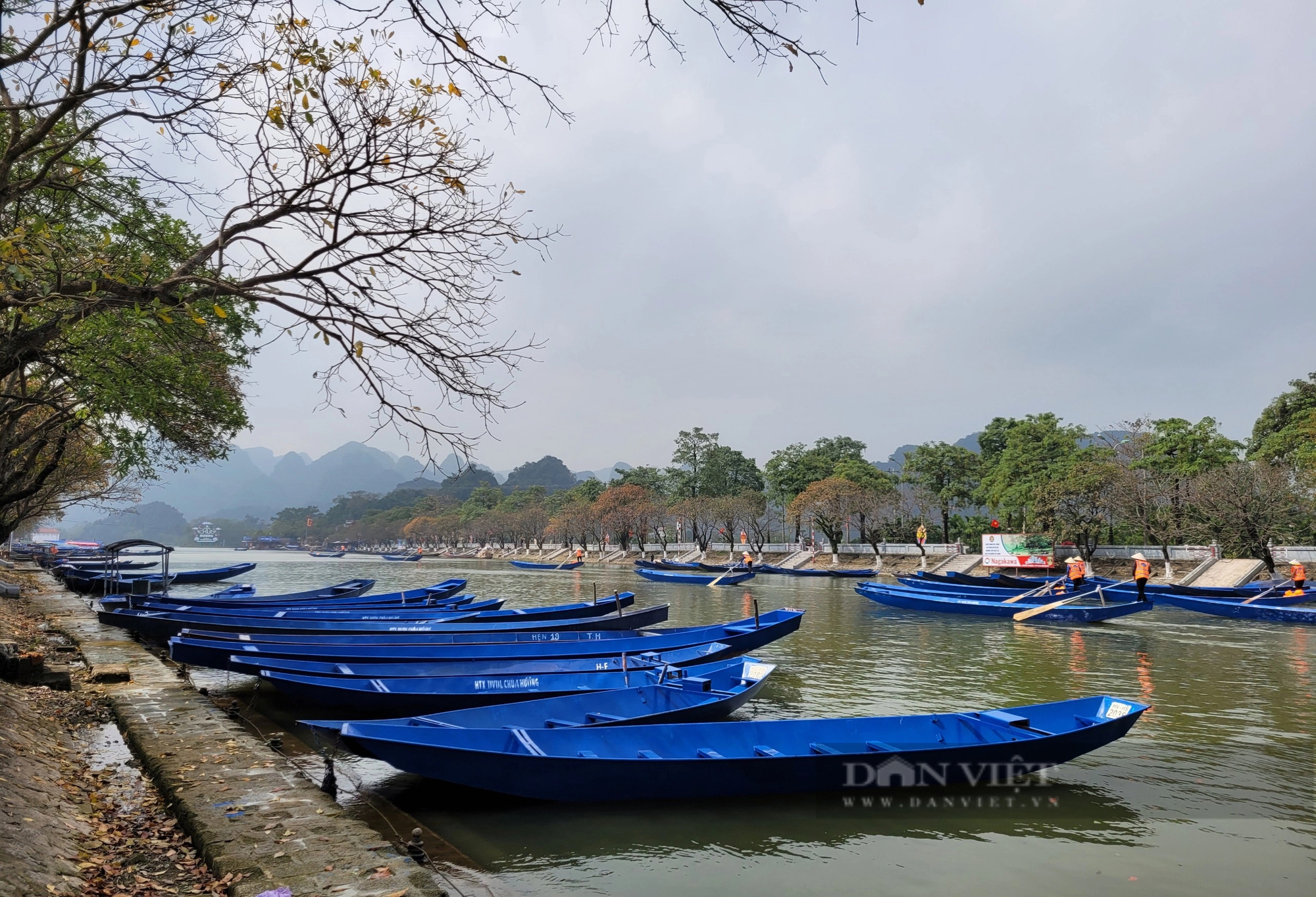 Hàng nghìn chiếc đò thân thiện với môi trường sẵn sàng chở khách tại Chùa Hương- Ảnh 4.