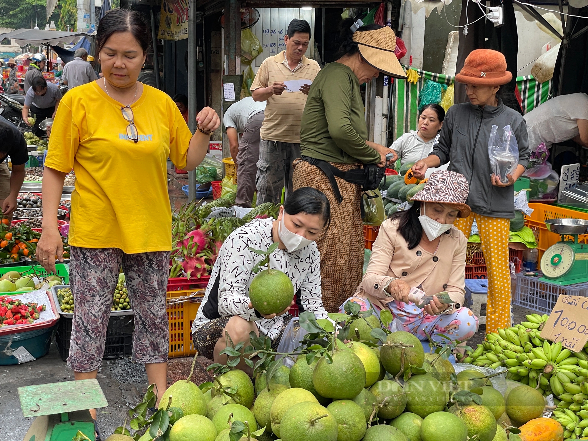 Diễn biến lạ chợ 29 Tết ở Sài Gòn- Ảnh 2.