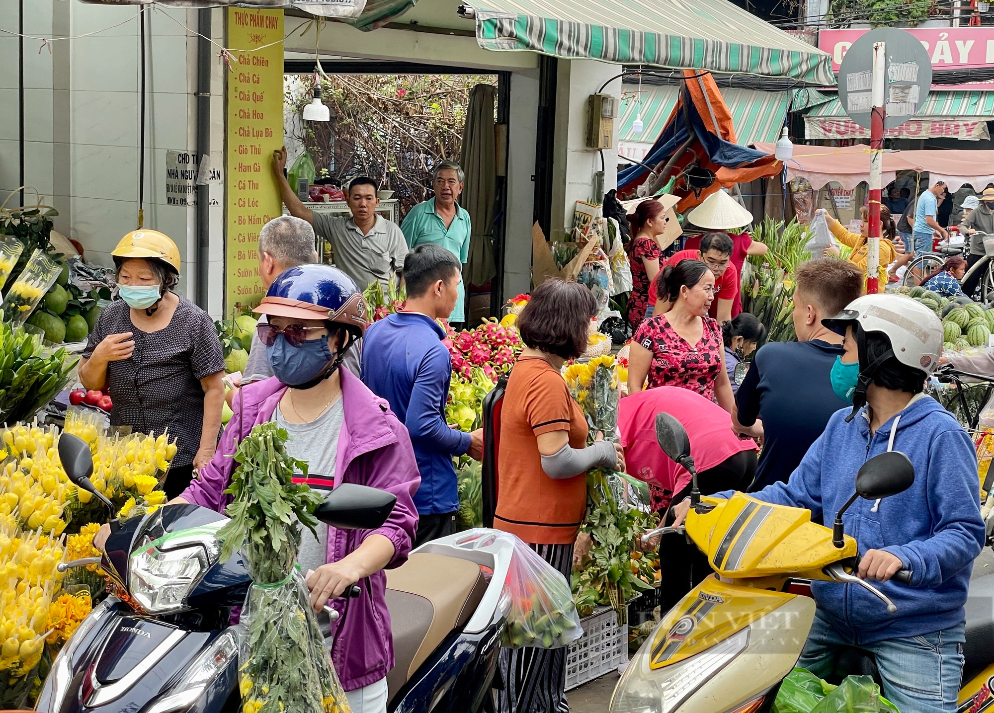 Diễn biến lạ chợ 29 Tết ở Sài Gòn- Ảnh 4.