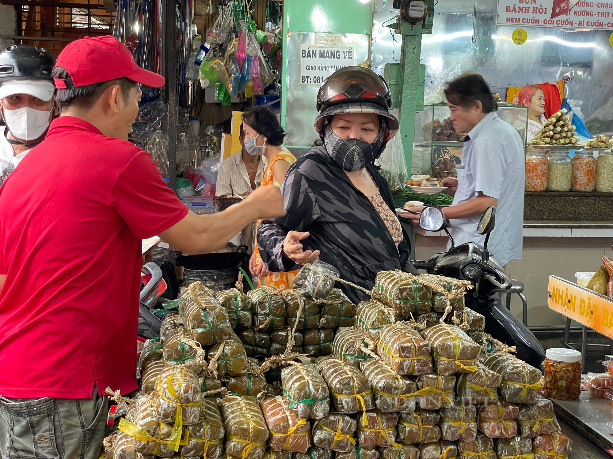 Diễn biến lạ chợ 29 Tết ở Sài Gòn- Ảnh 7.