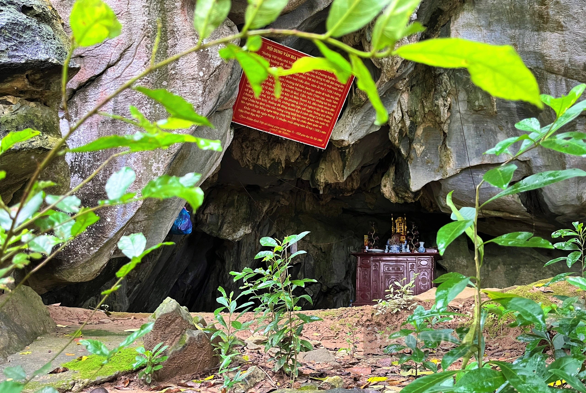 Kỳ bí văn bia cổ 700 năm trên vách một ngọn núi ở Nghệ An, tên gọi là "Ma nhai kỷ công bi văn"- Ảnh 3.