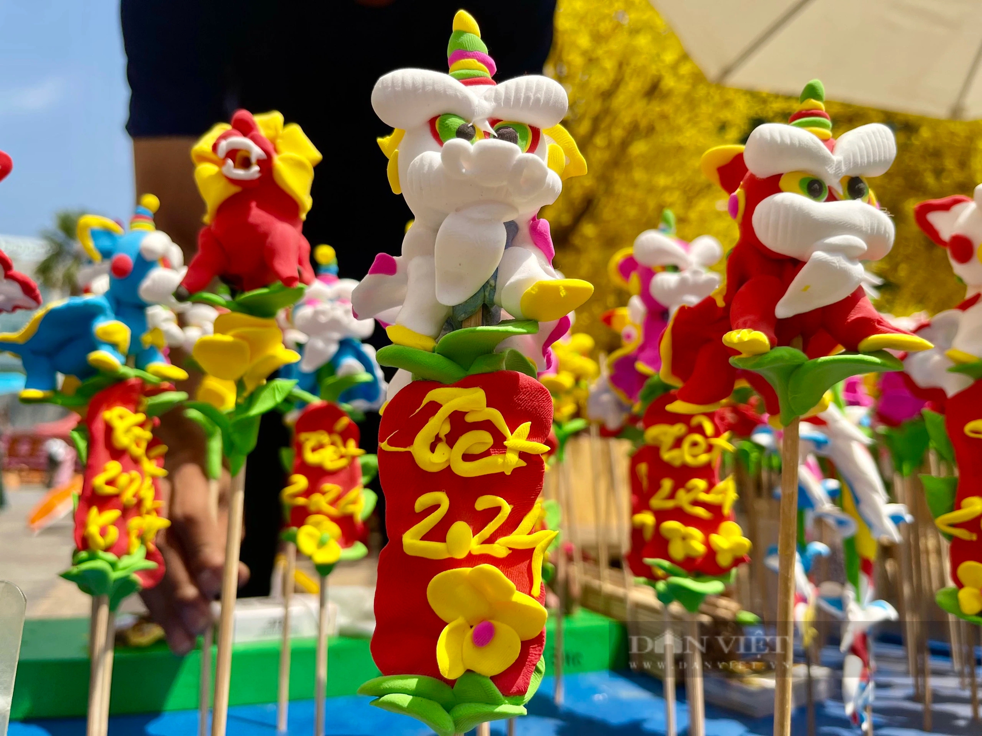 Món đồ chơi bé tí, hình thù đa dạng, sắc màu mê hoặc đang hồi sinh mạnh mẽ giữa phố thị Sài Gòn- Ảnh 7.