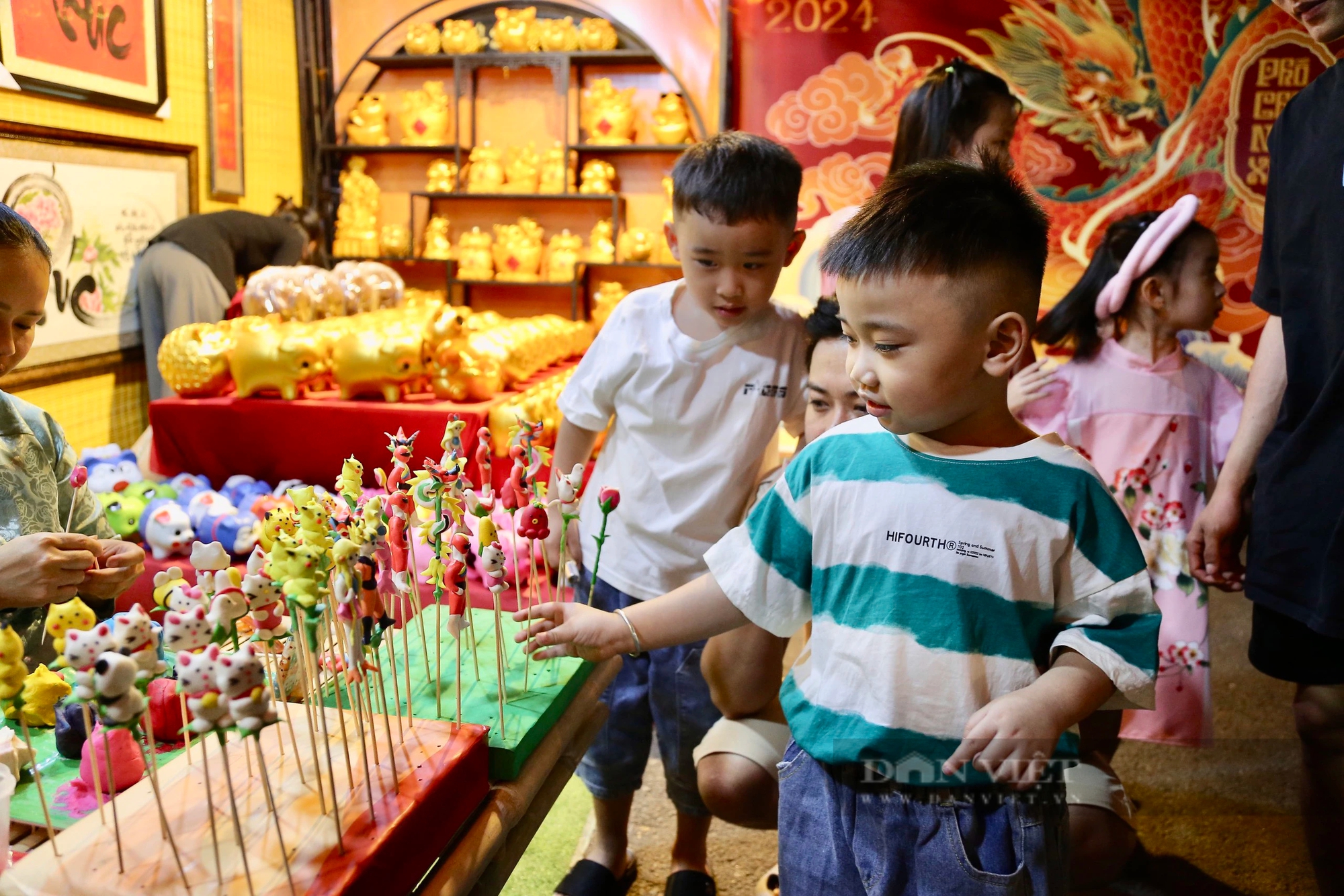 Món đồ chơi bé tí, hình thù đa dạng, sắc màu mê hoặc đang hồi sinh mạnh mẽ giữa phố thị Sài Gòn- Ảnh 10.