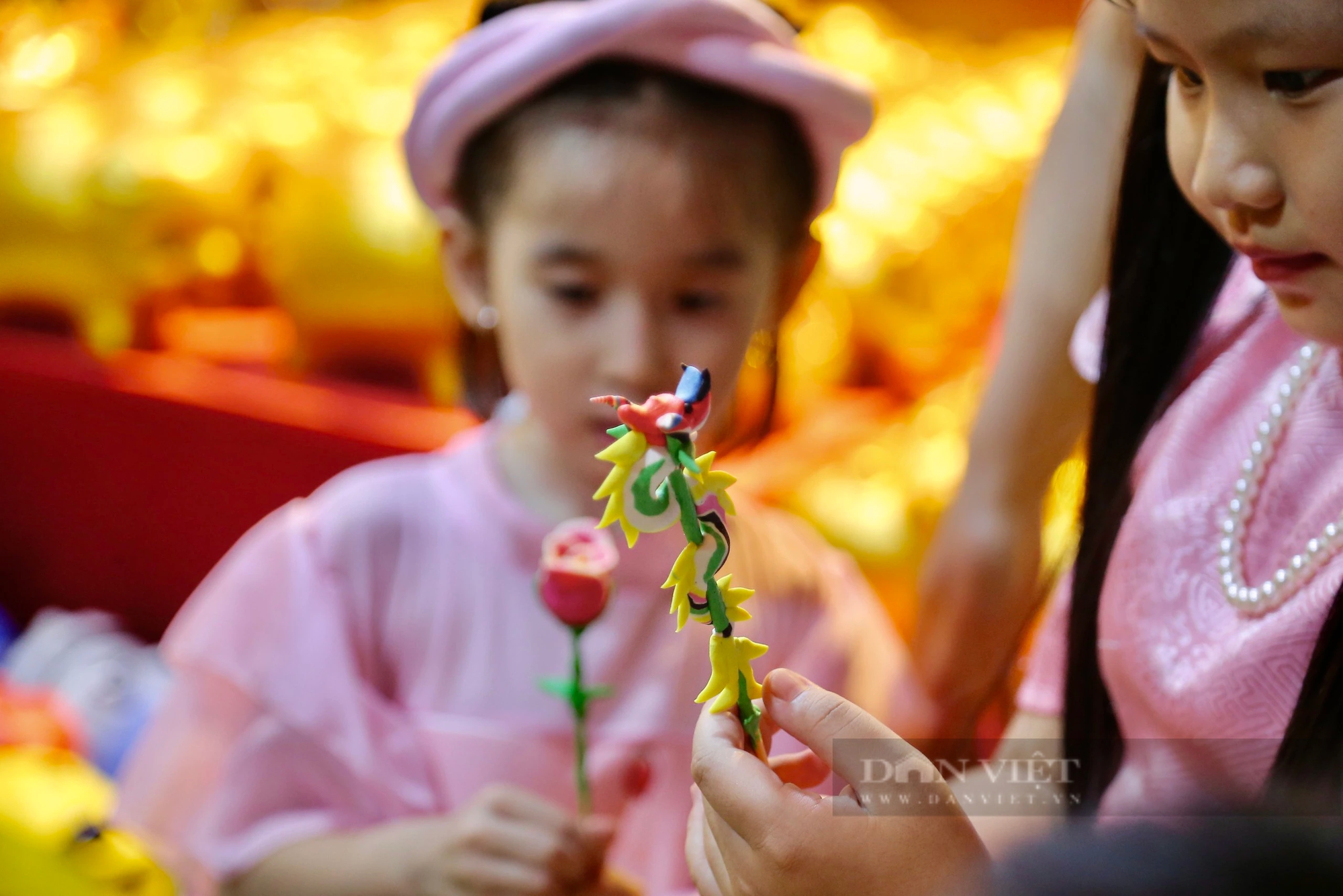 Món đồ chơi bé tí, hình thù đa dạng, sắc màu mê hoặc đang hồi sinh mạnh mẽ giữa phố thị Sài Gòn- Ảnh 15.