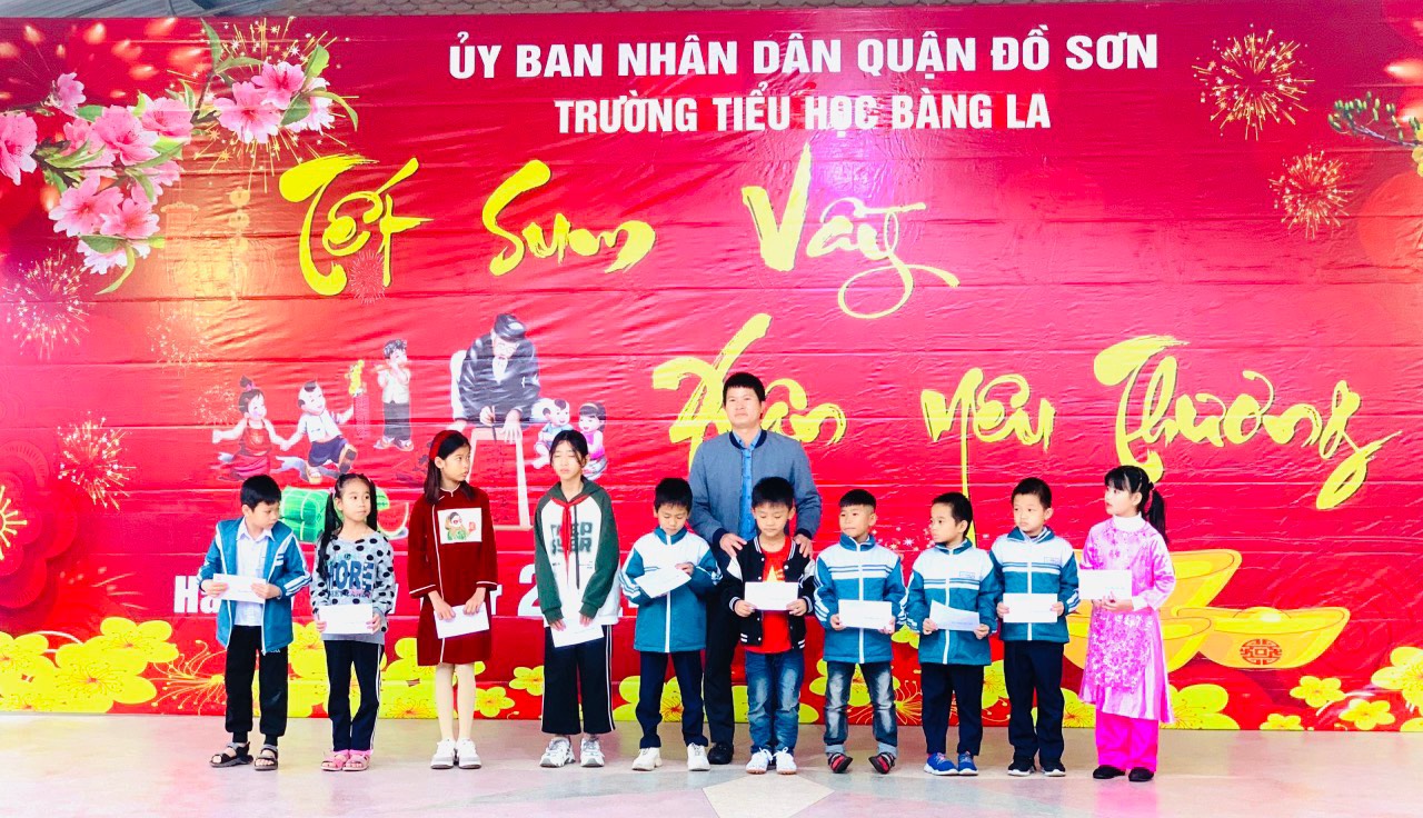 Hội Nông dân phường Bàng La (Hải Phòng): Trao 60 suất quà Tết cho hội viên, nông dân khó khăn- Ảnh 3.