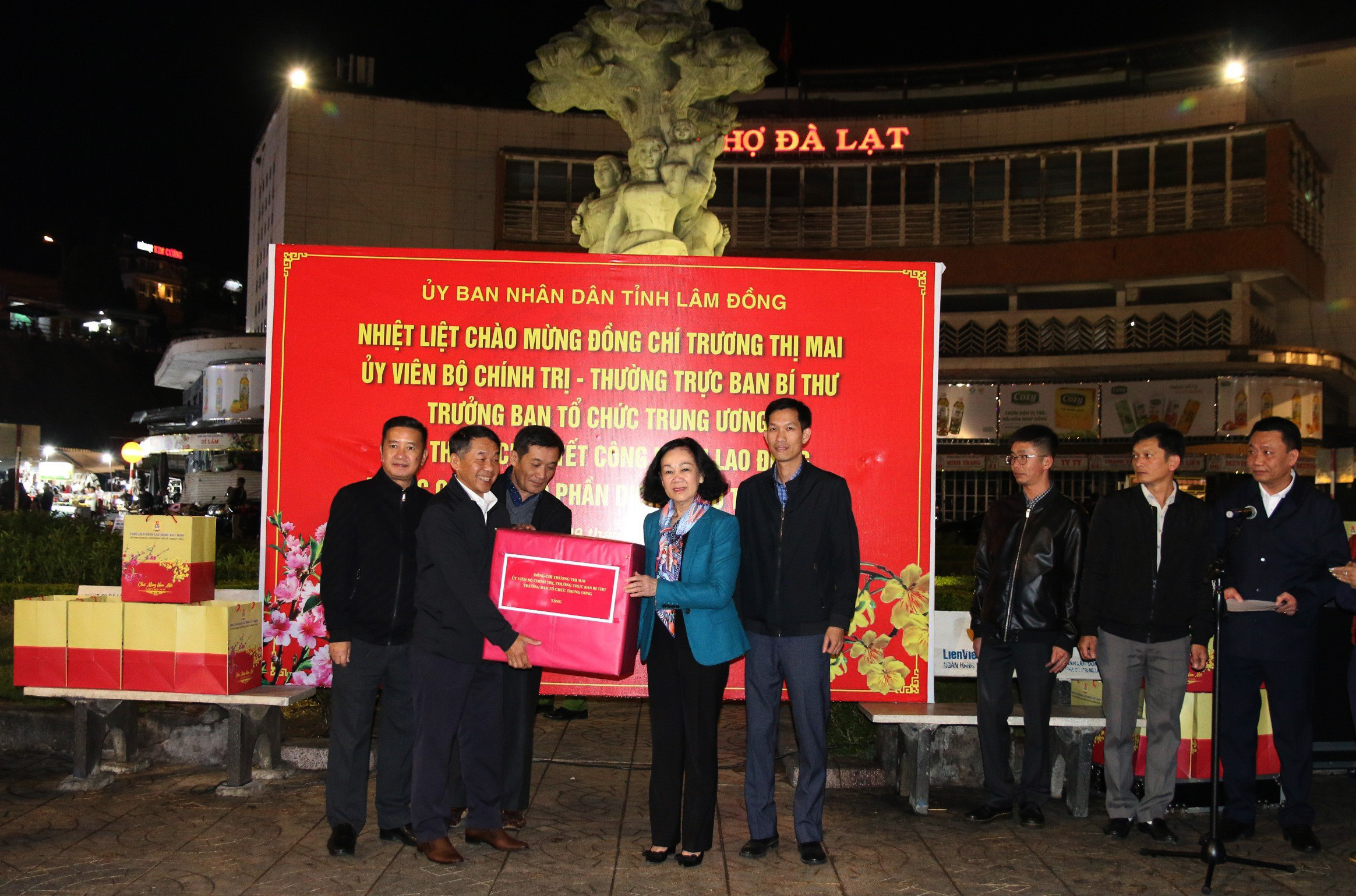 Thường trực Ban Bí thư, Trưởng Ban Tổ chức Trung ương tặng quà Tết cho hàng trăm công nhân tại Đà Lạt- Ảnh 3.