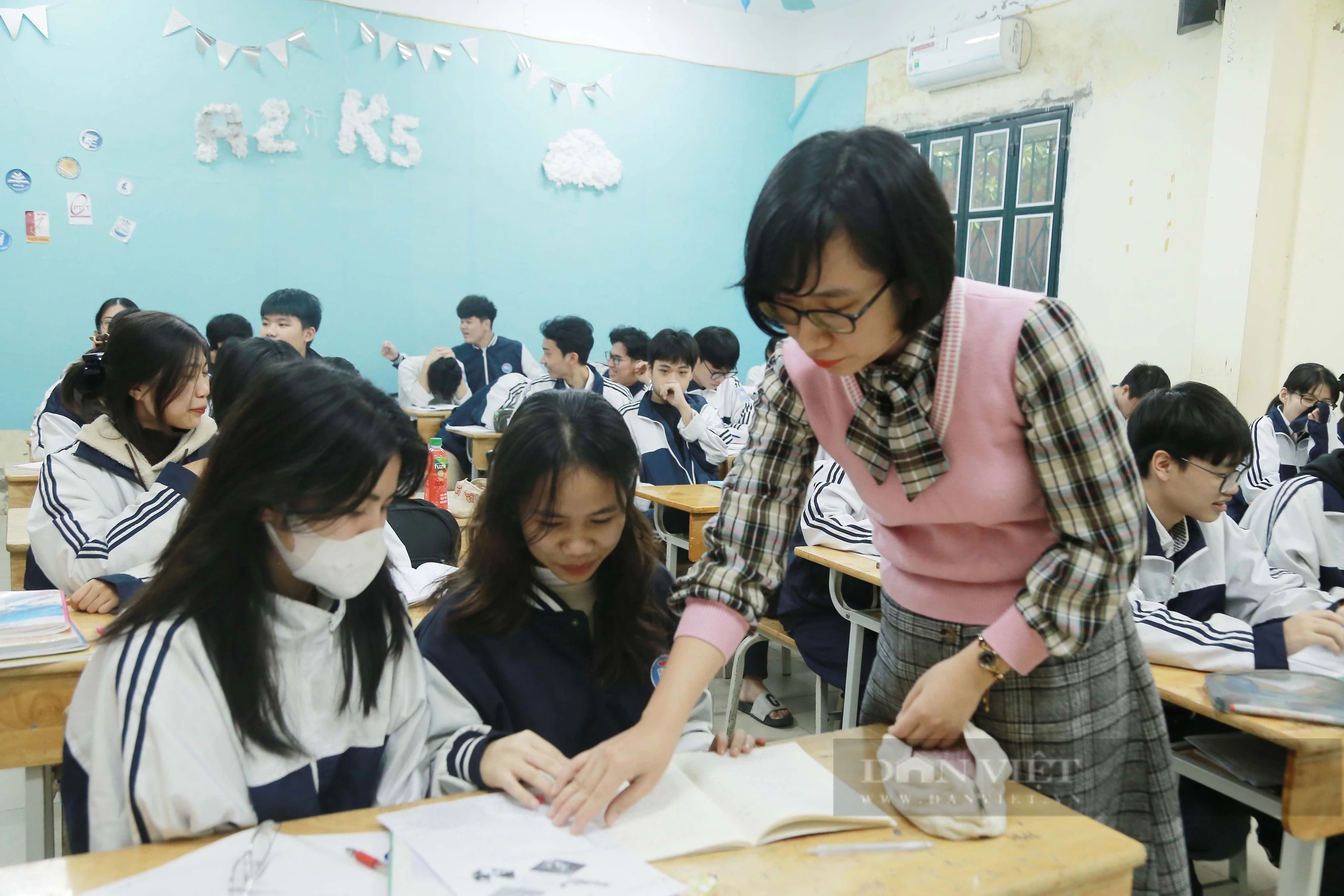 Thăng hạng giáo viên: Hơn 22.000 thầy cô ở Hà Nội chính thức được tăng lương từ tháng 2/2024- Ảnh 1.