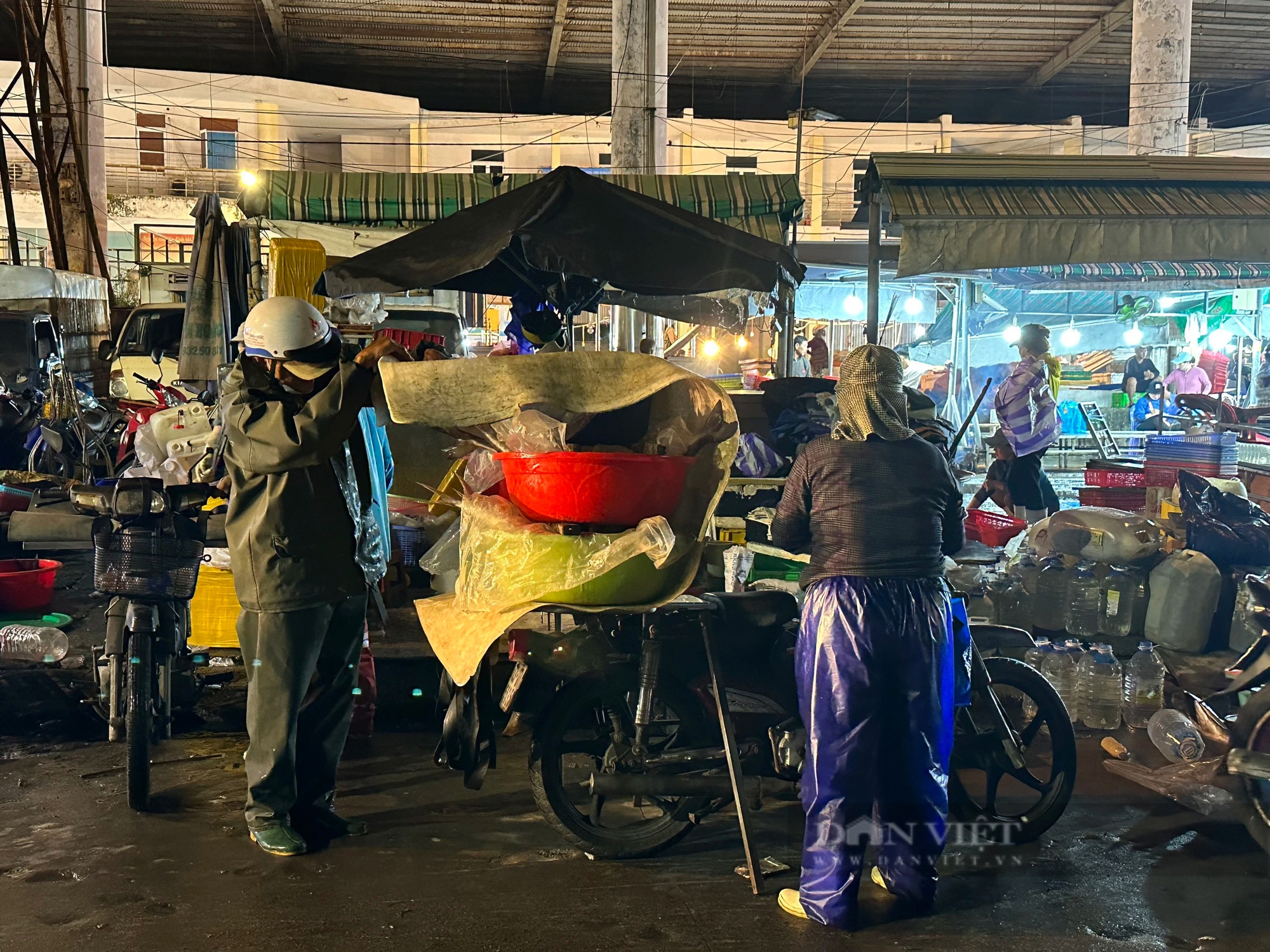 Chợ cá lớn nhất Đà Nẵng tấp nập từ tờ mờ sáng 30 Tết- Ảnh 7.