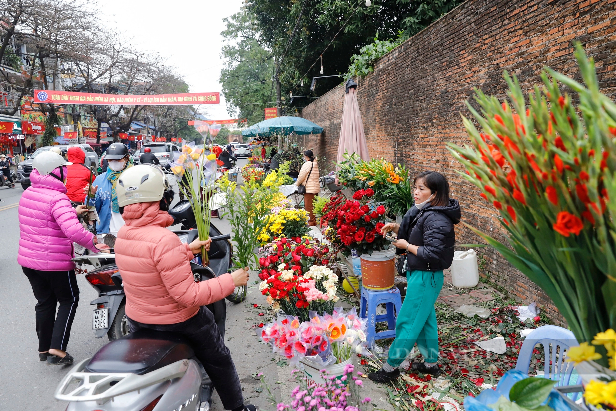 Khám phá phiên chợ ngày 30 Tết dưới chân thành cổ gần 500 năm tuổi ở Tuyên Quang- Ảnh 3.