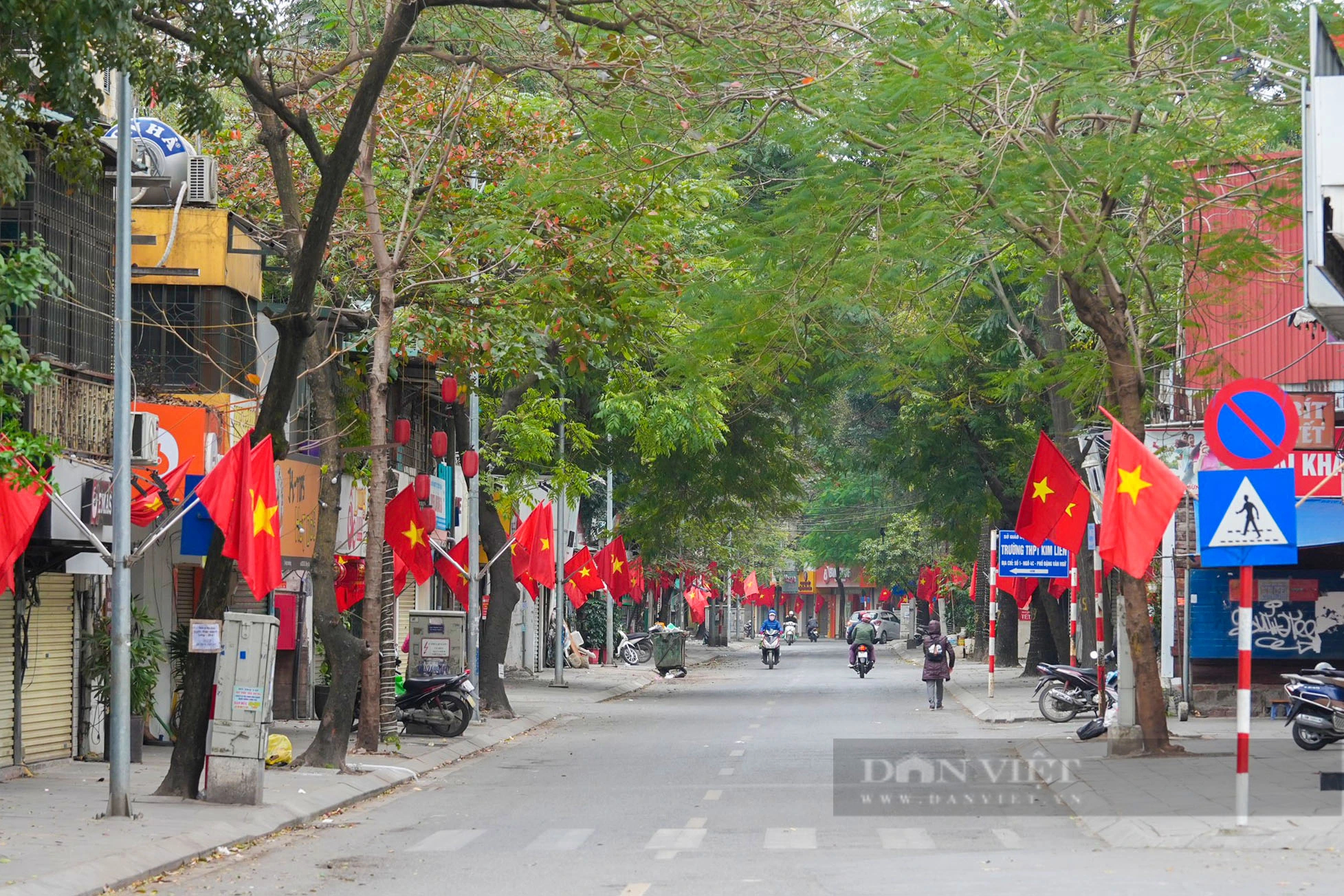 30 Tết đường phố Hà Nội thông thoáng, người dân thảnh thơi uống cà phê- Ảnh 3.