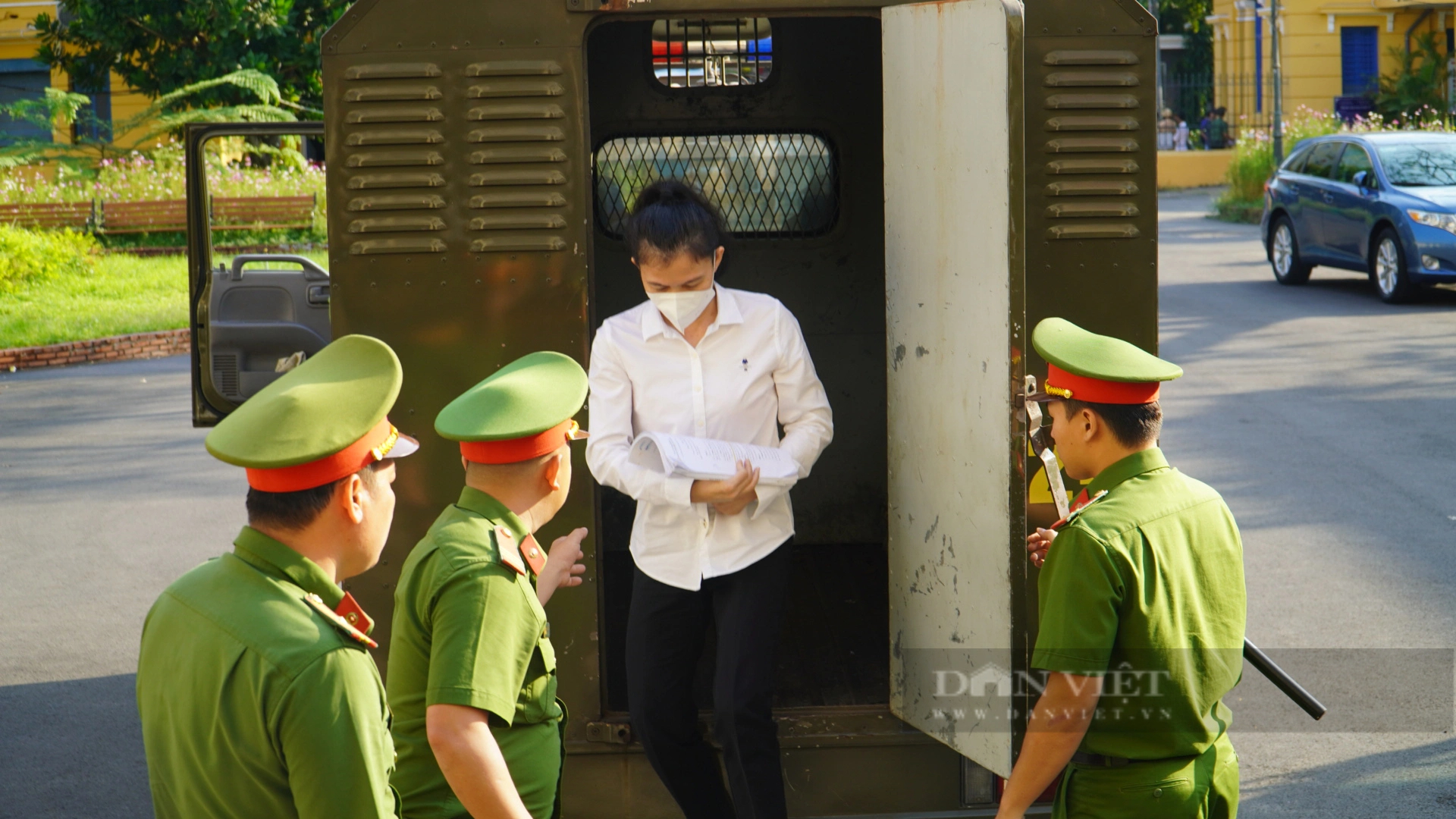 Bị cáo Đặng Thị Hàn Ni lãnh 1 năm 6 tháng tù- Ảnh 2.