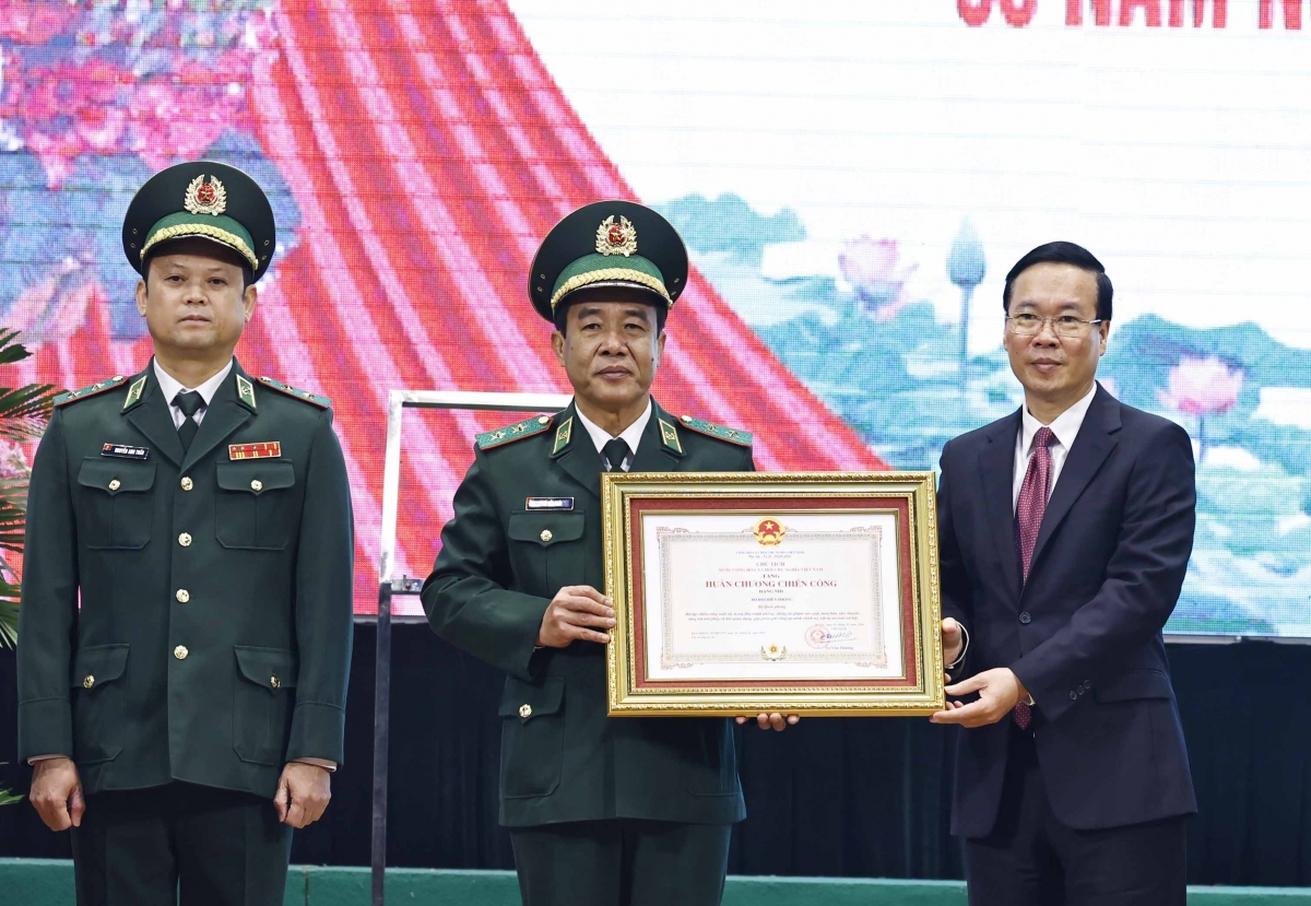 Chủ tịch nước Võ Văn Thưởng trao Huân chương Chiến công hạng Nhì tặng Bộ đội Biên phòng- Ảnh 2.