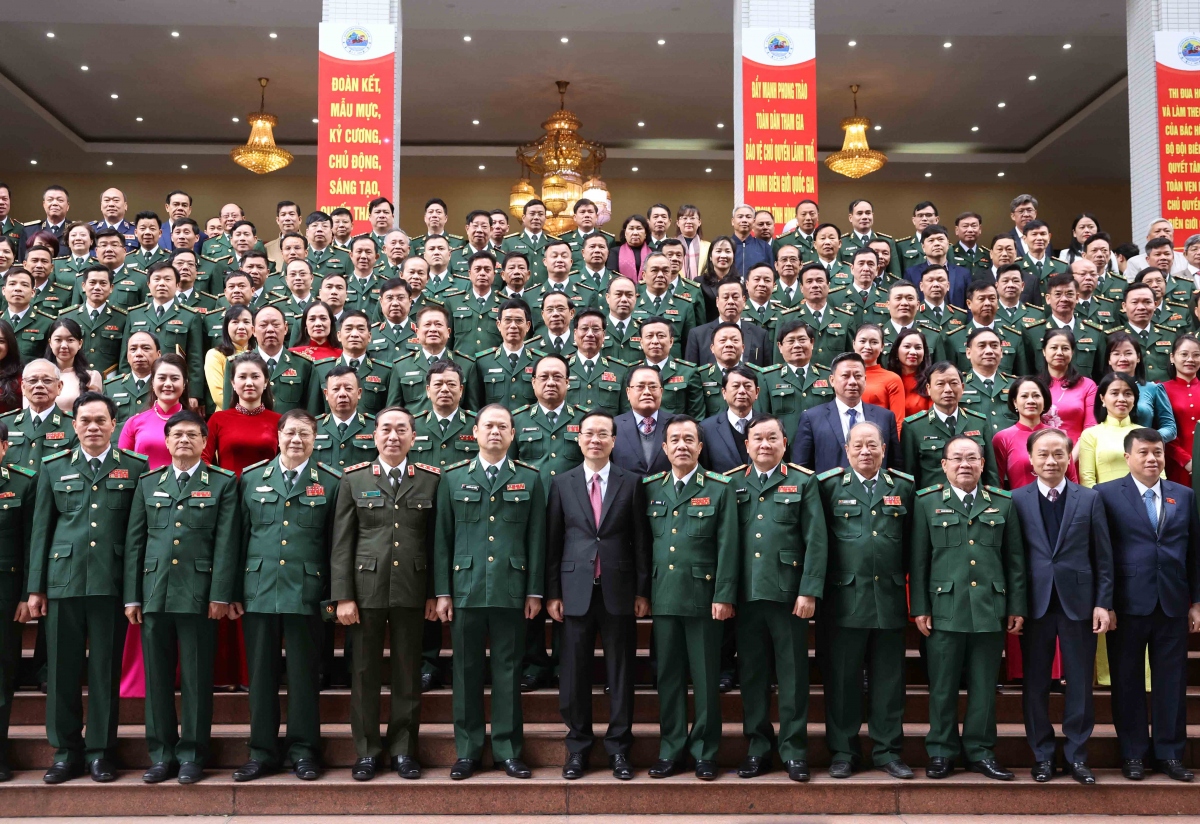 Chủ tịch nước Võ Văn Thưởng trao Huân chương Chiến công hạng Nhì tặng Bộ đội Biên phòng- Ảnh 3.