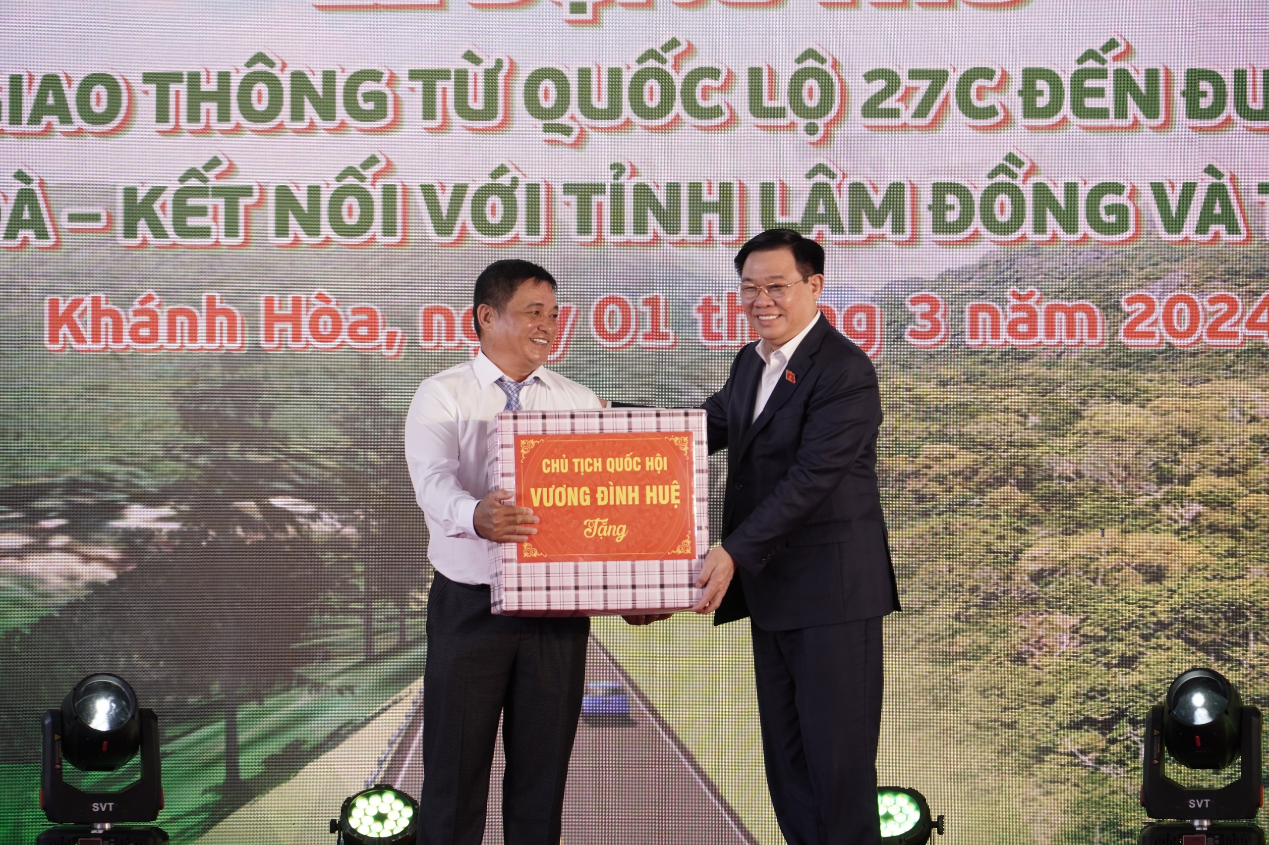Chủ tịch Quốc hội Vương Đình Huệ dự lễ động thổ dự án đường giao thông gần 2.000 tỷ đồng- Ảnh 2.