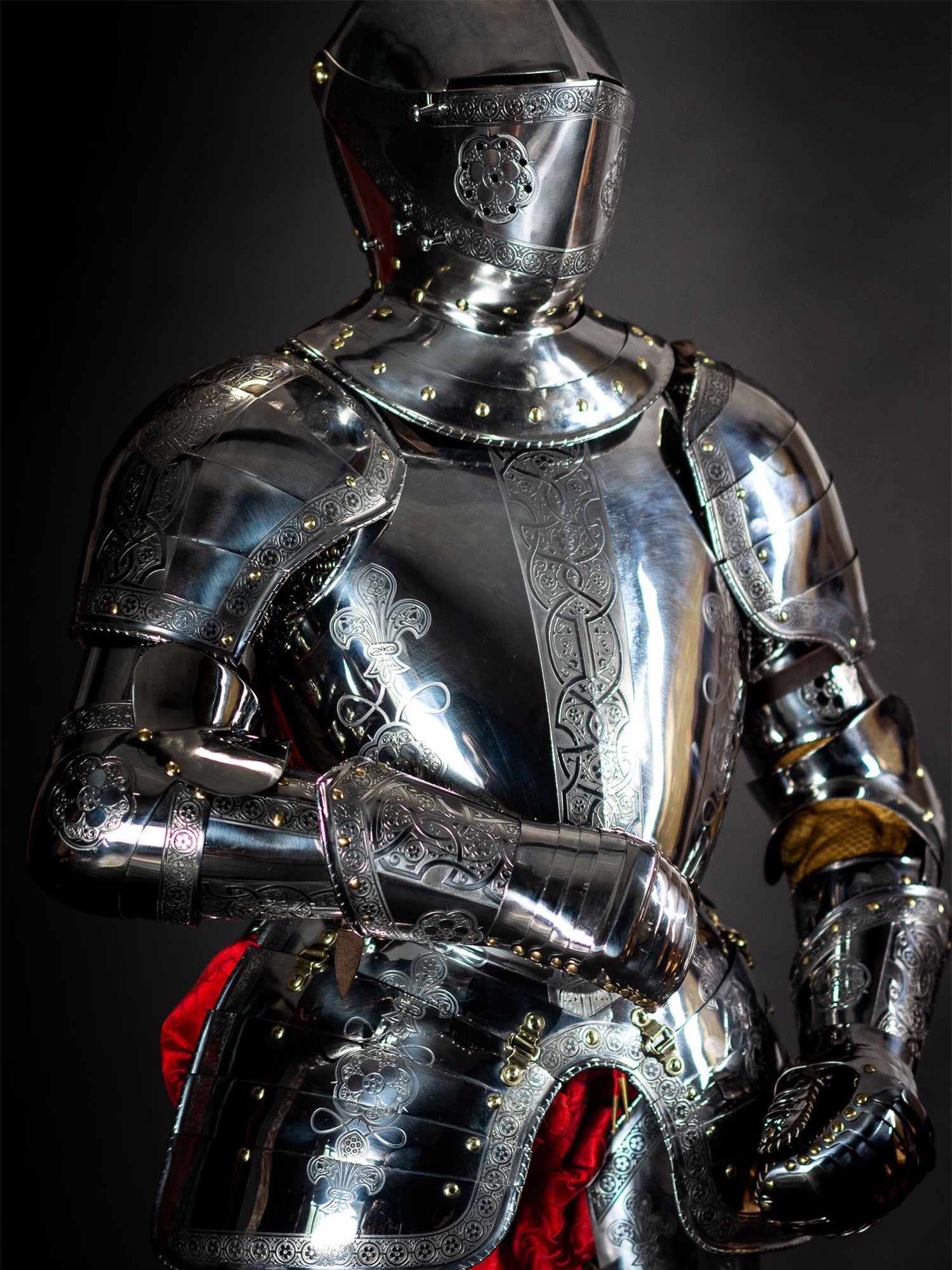 Đối diện binh sĩ mặc giáp toàn thân thời Trung Cổ, phải làm thế nào để chiến thắng?- Ảnh 3.