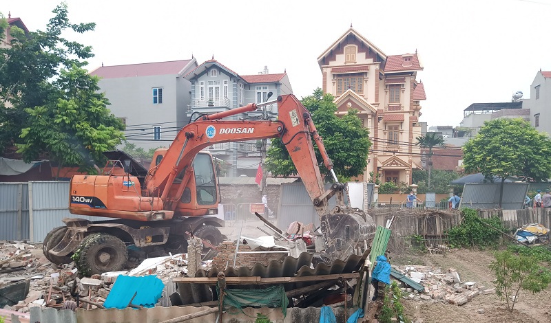 Phó Chủ tịch quận Đống Đa, Hà Nội bị kiểm điểm vì không xử lý triệt để vi phạm trật tự xây dựng- Ảnh 1.
